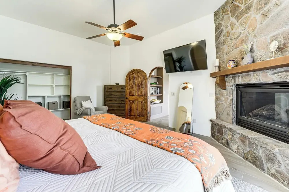 Hot Tub & Red Rock Views: Secluded Sedona Escape!