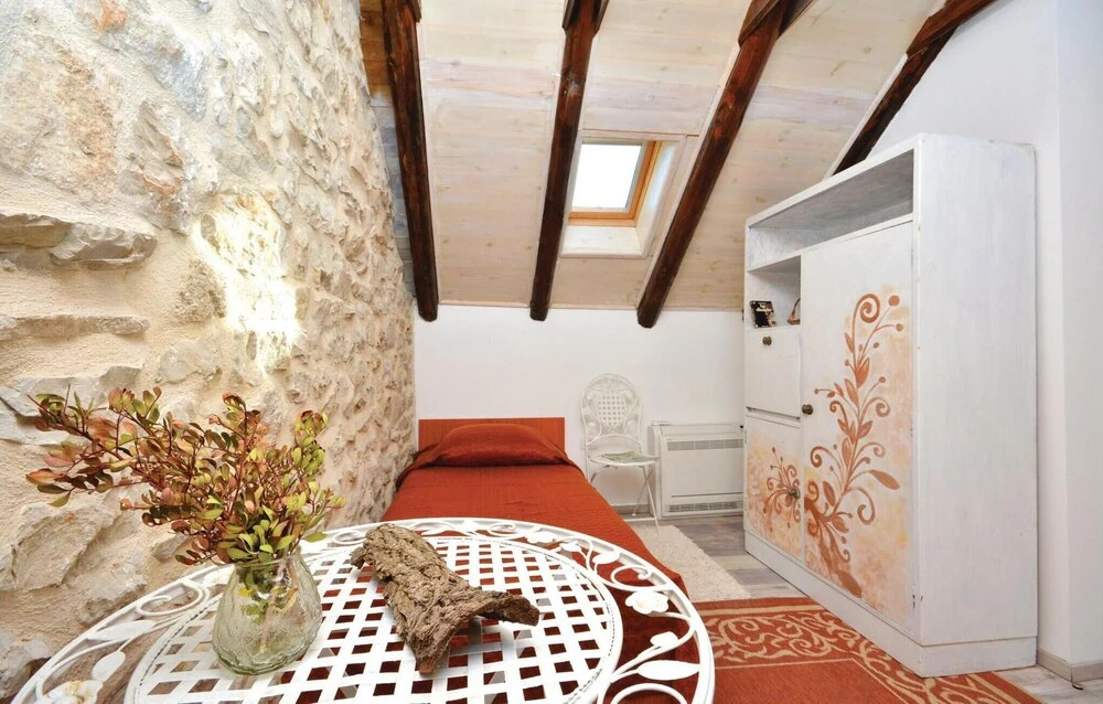 Nice Home in Podstrana with Hot Tub, WiFi & 4 Bedrooms