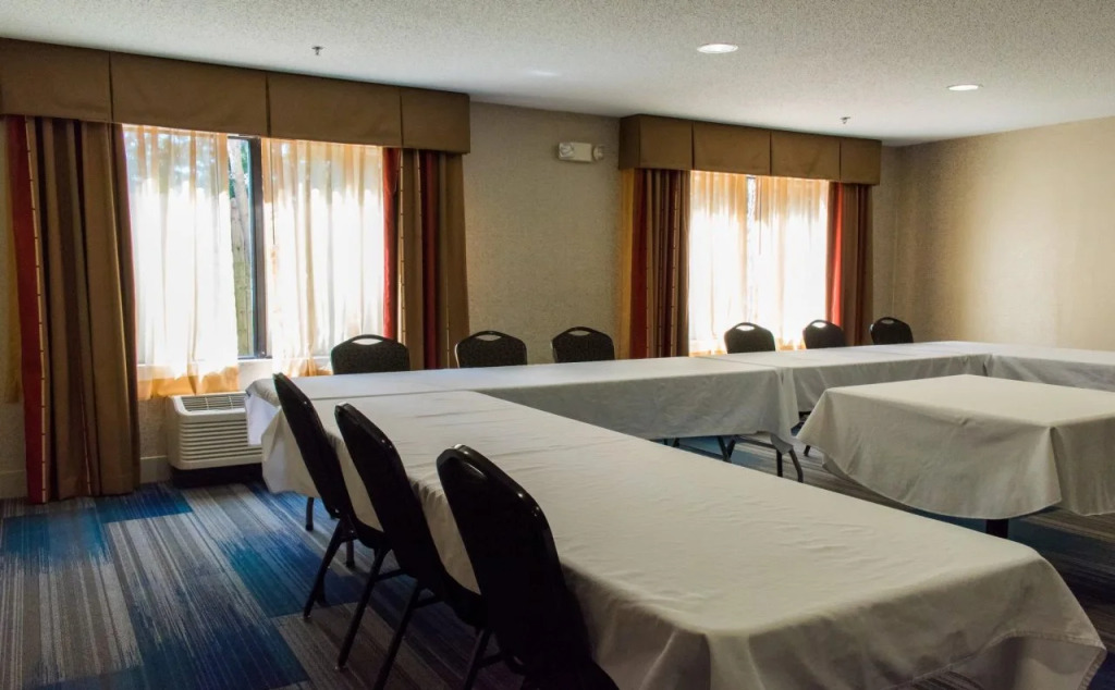 Holiday Inn Express Hotel & Suites Kinston by IHG