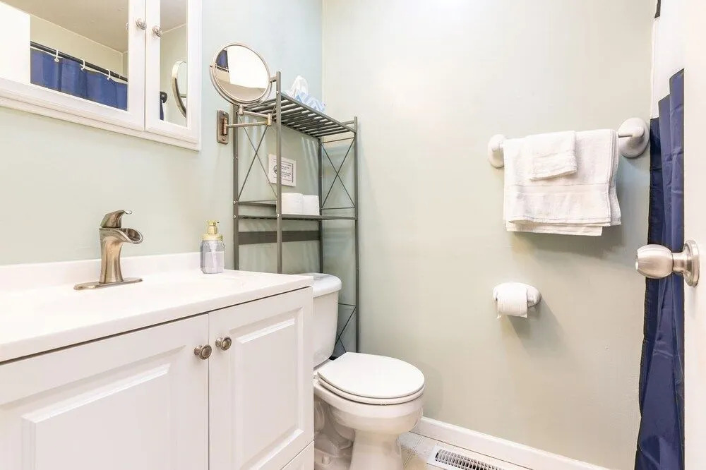 Charming 3BR House Cozysuites Pool Table