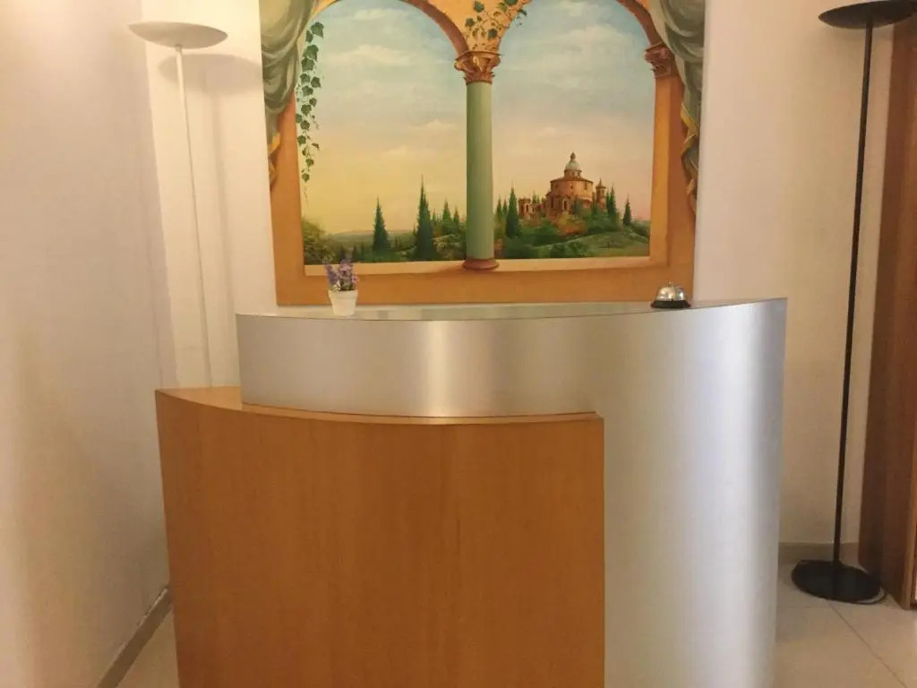 Residenza Due Torri check in presso HOTEL CENTRALE Vicolo Cattani 7