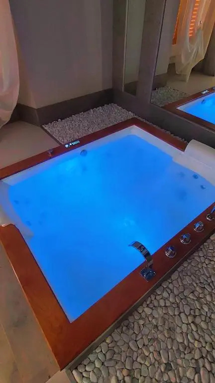 HYDROSUITE