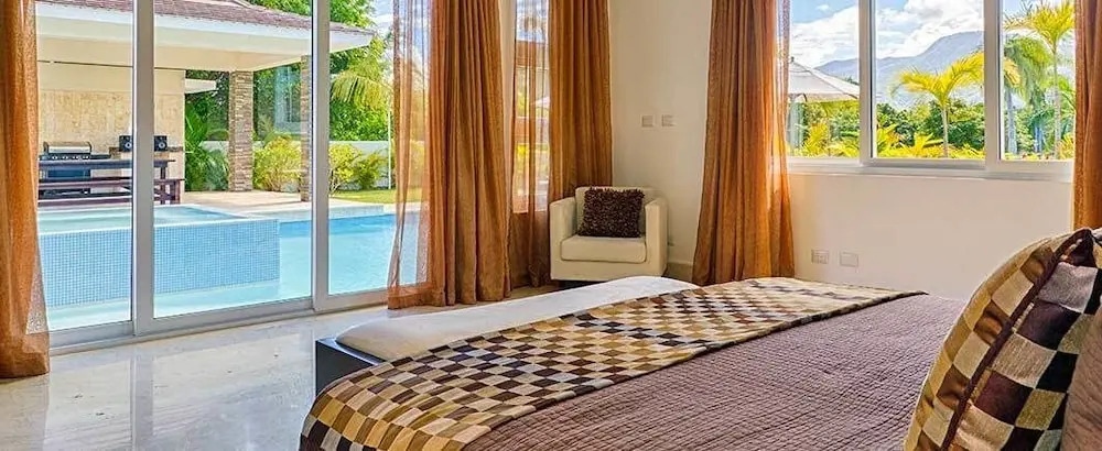 6 Bedroom Villa