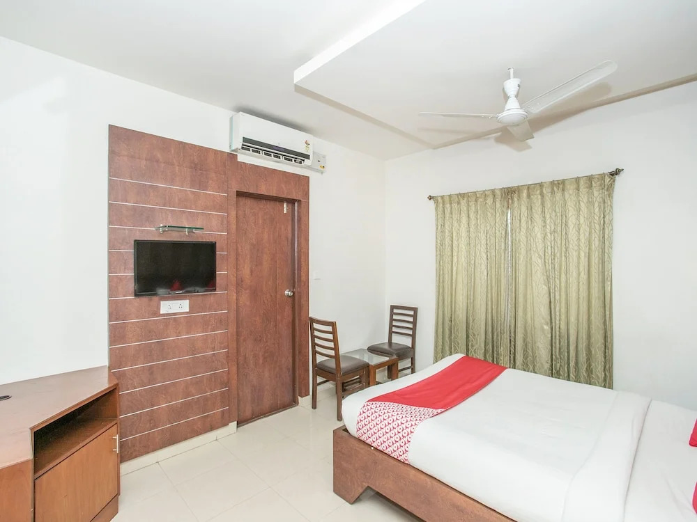 OYO 3242 Hotel Status Executive Room's