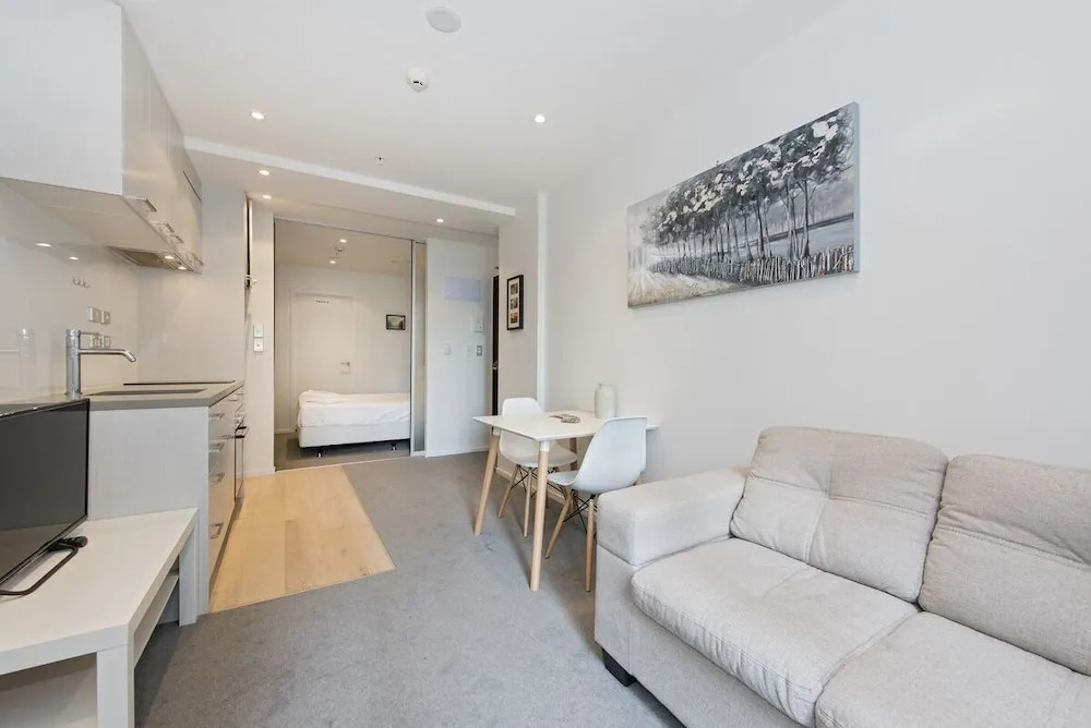 Stylish Modern Studio, Queens Resid, Gym & Pool