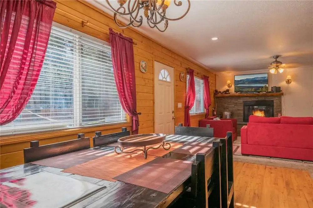 Maple Hideaway