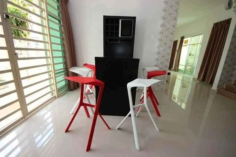 Felicia Home