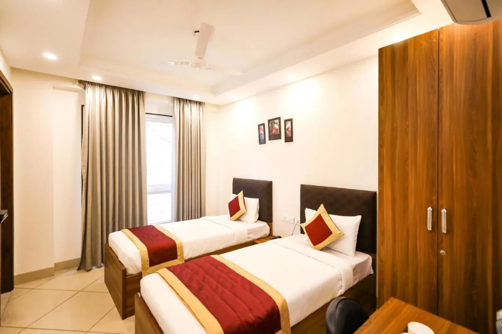 FabHotel La Paz Stay B&B