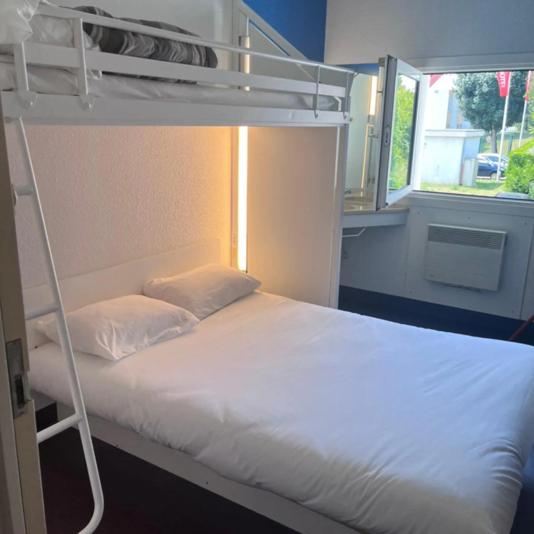 TIP HOTEL CAMBRAI ex HOTEL F1
