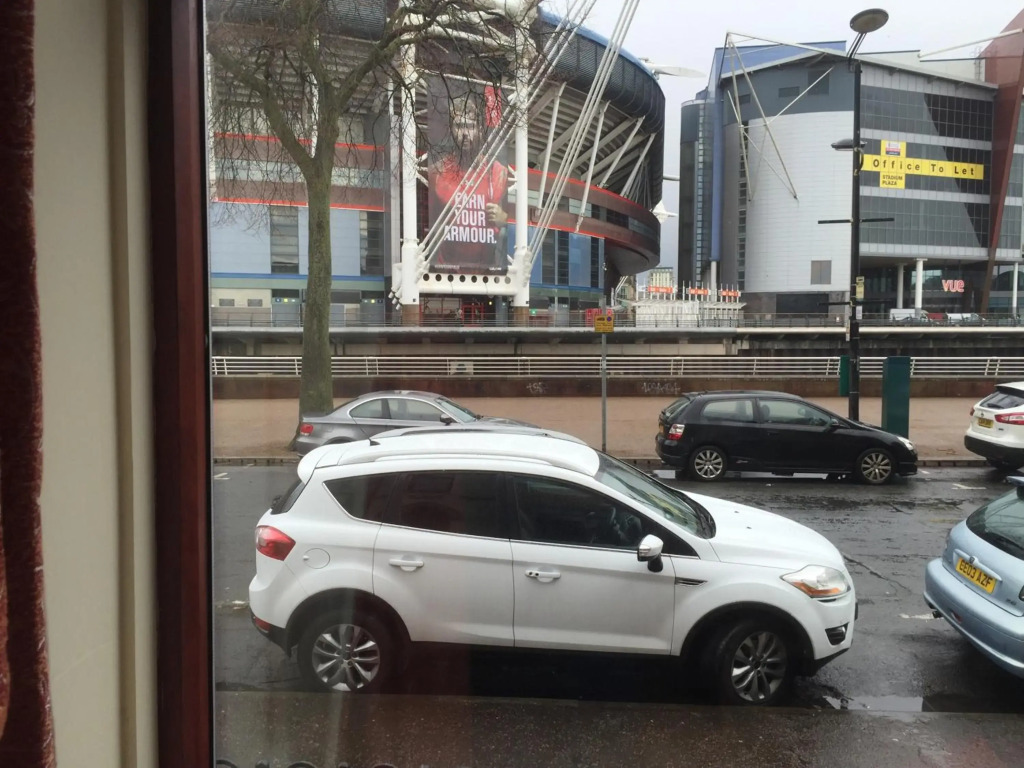 1 Fitzhamon Embankment APARTMENTS opposite Principality Stadium - LONG STAY OFFER