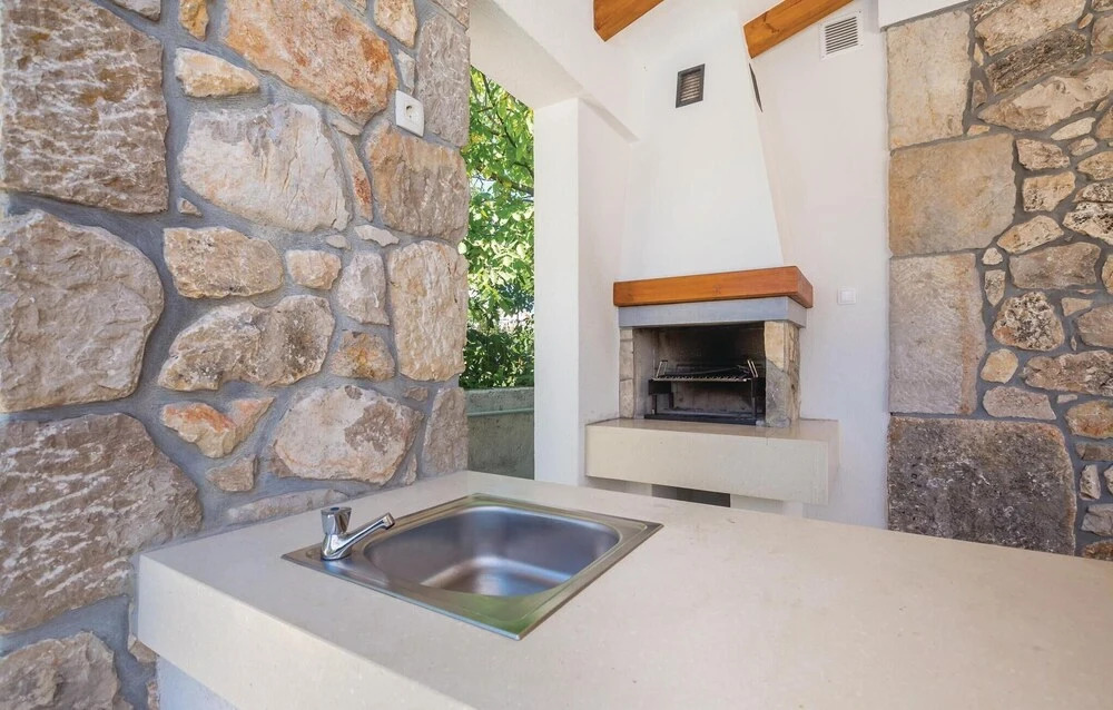 Beautiful Home In Malinska