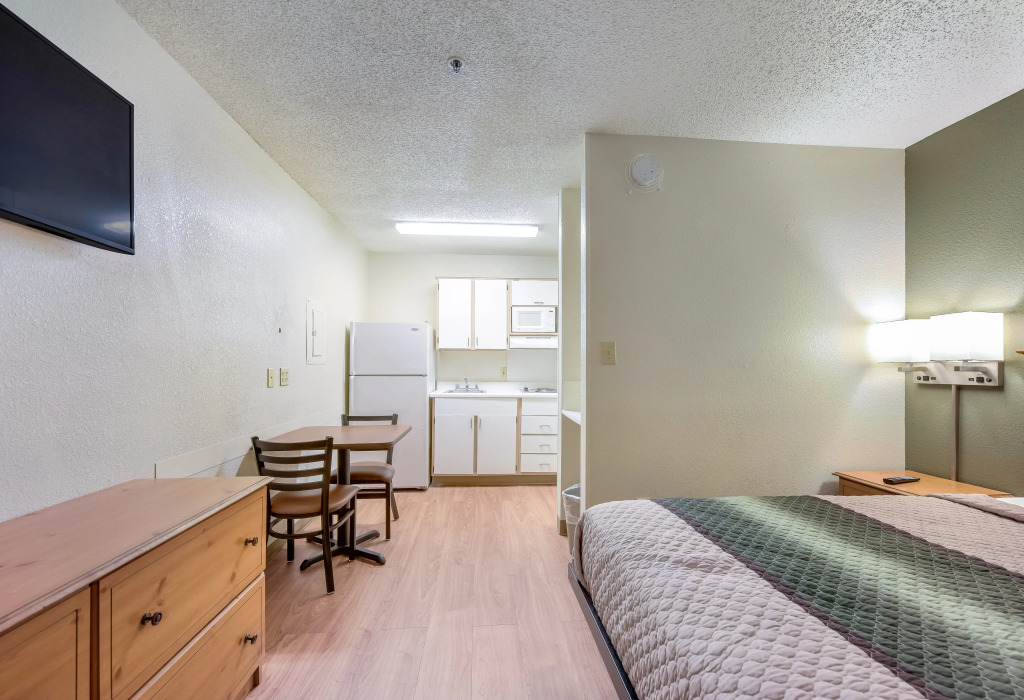 HomeTowne Studios by Red Roof Dallas - North Addison - Tollway