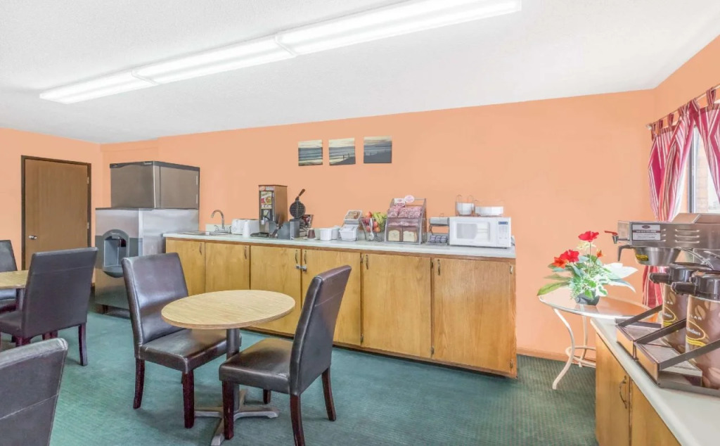Super 8 by Wyndham Butler
