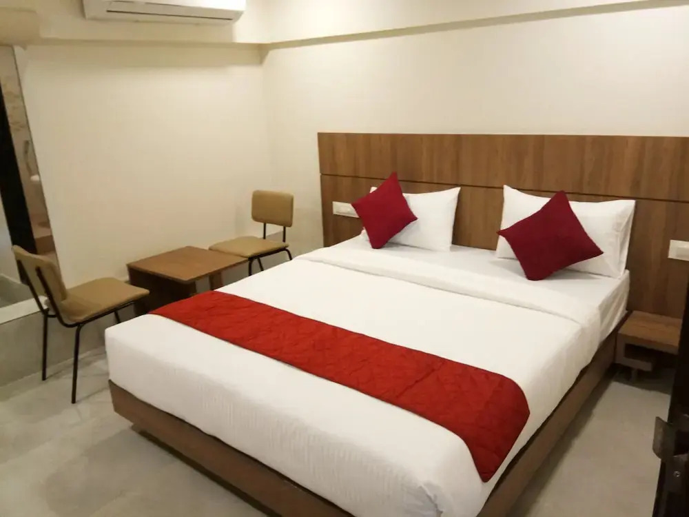 OYO 13857 Hotel Imperial