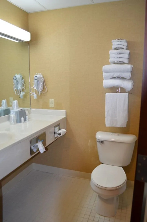 Brookshire Inn & Suites