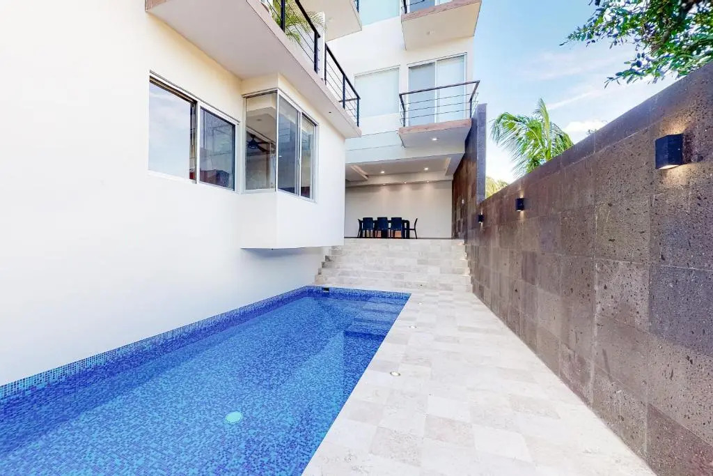 Eight VIP Beach Condo 301