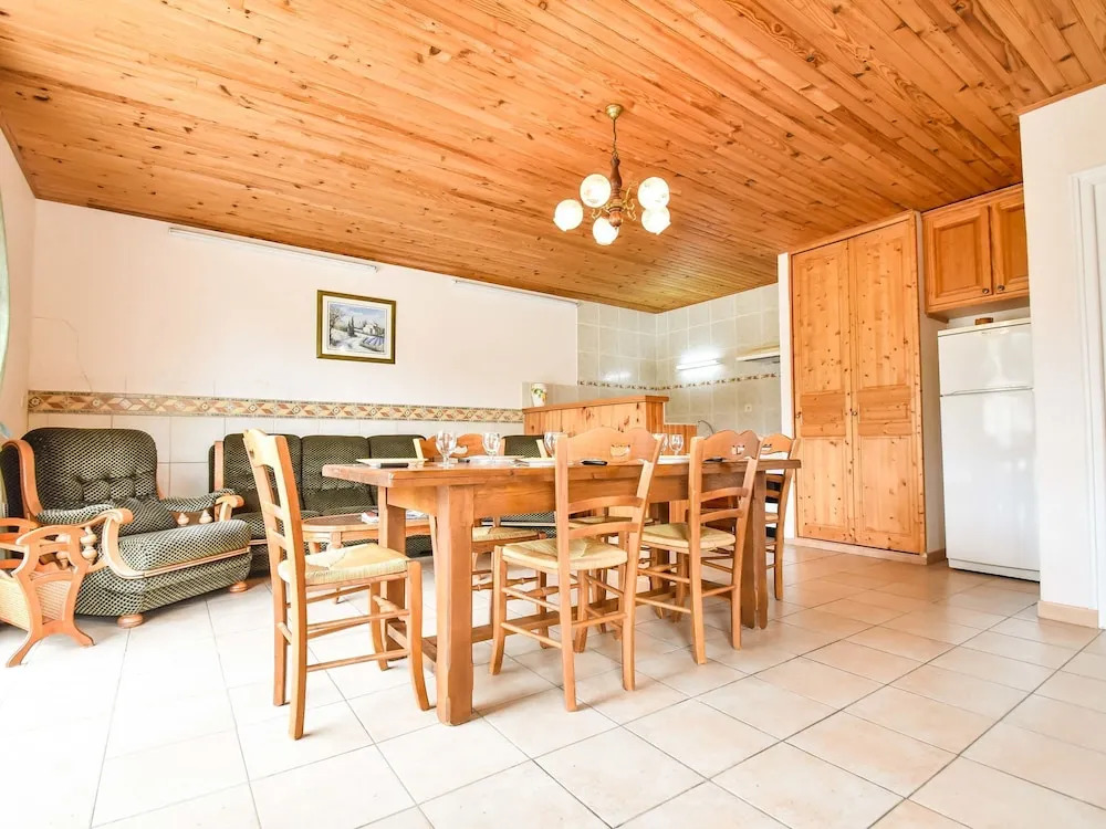 Beautiful Holiday Home, Near Centre. Private Pool. Private Garden. Roofed Terrace