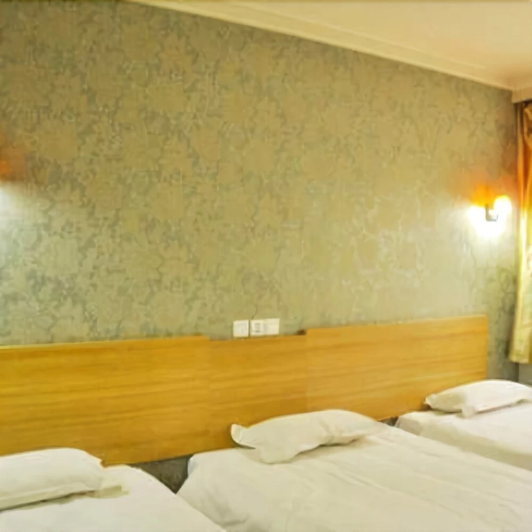 Qiqiqi Express Hotel
