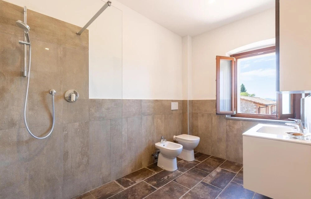 6 Bedroom Cozy Home In Passignano Sul T