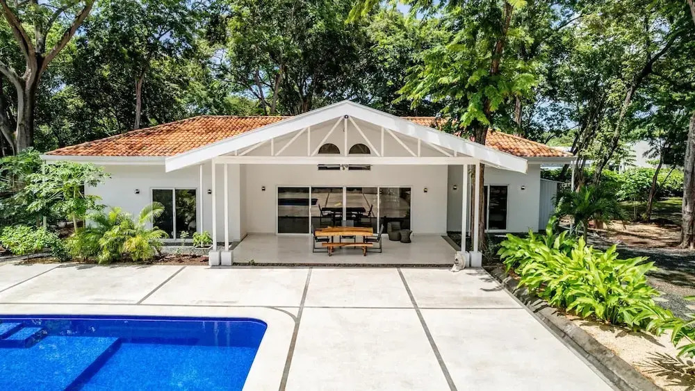 Modern Home and Guesthouse in a Peaceful Gated Community with a Private Swimming Pool