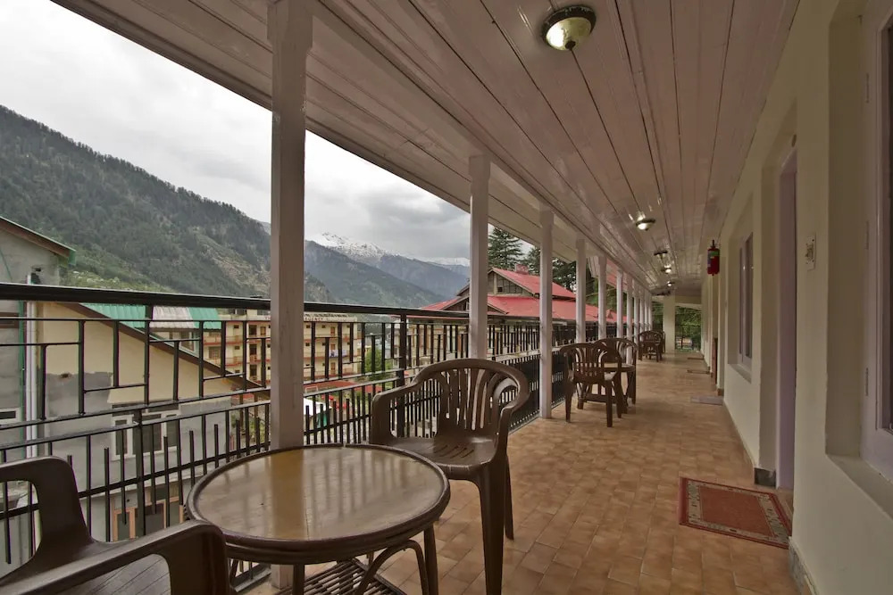 OYO 8895 Hotel Pine Grove
