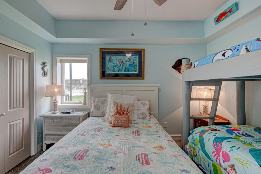 Sun Rose Ir33 2 Bedroom Condo by Redawning