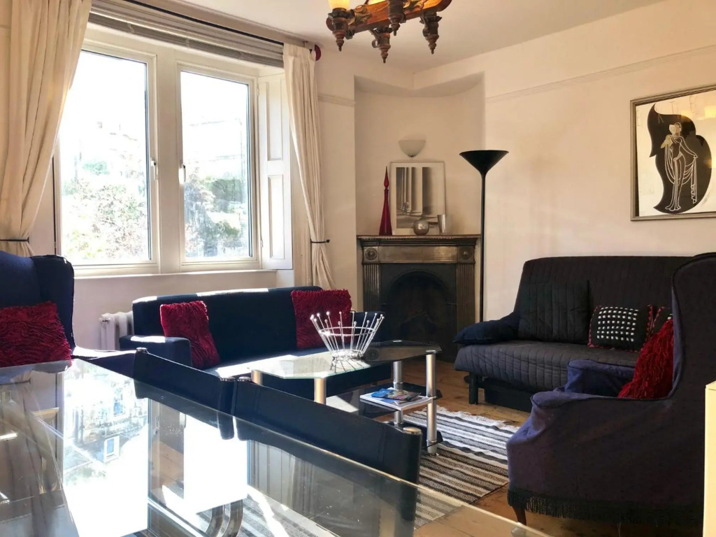 Dressmakers Salon - Unique 3 Bedroom in Gothic Villa