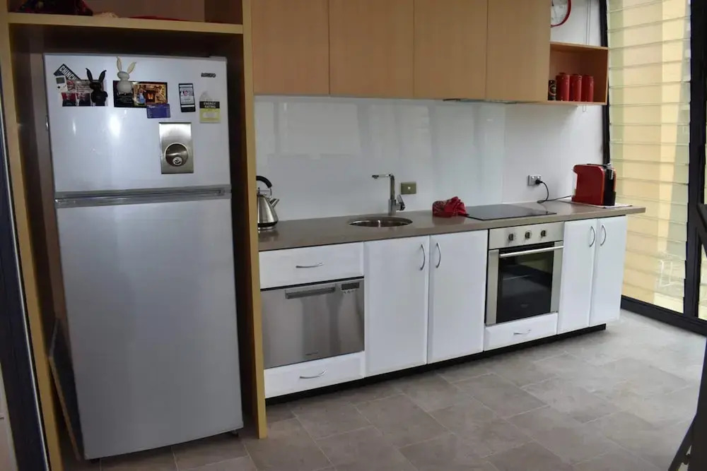 Spacious 1 Bedroom Apartment in the Heart of Melbourne's CBD