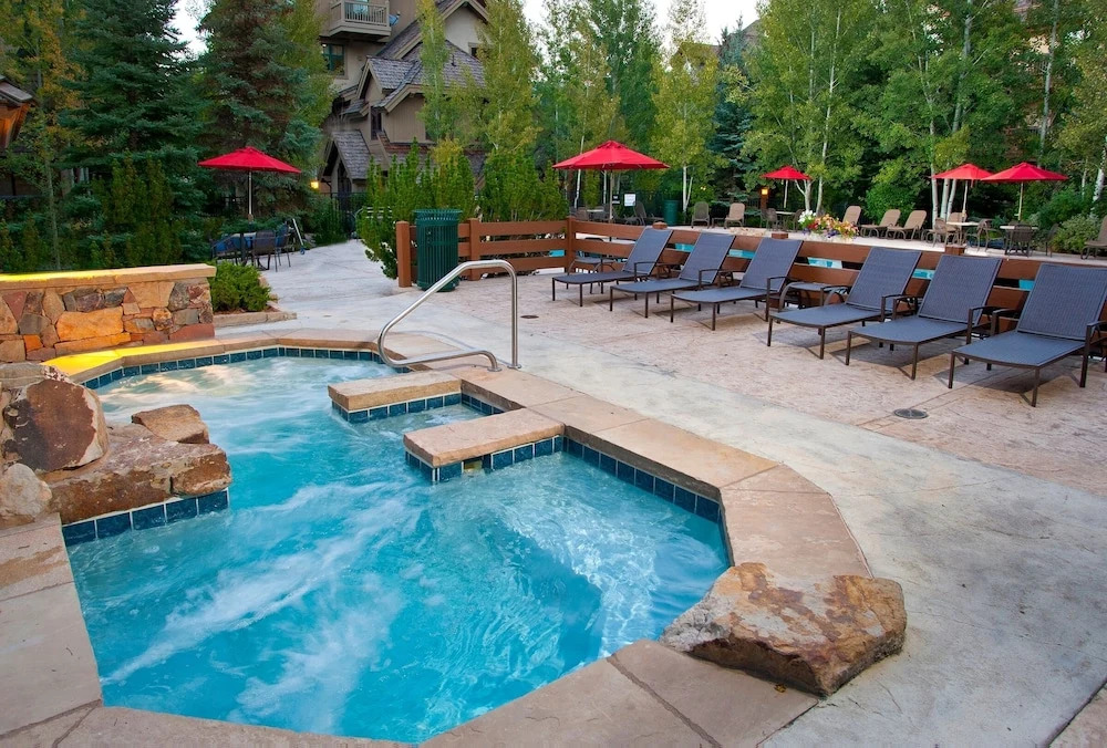 Cozy & Central Arrowhead Ge Townhome, 3br, Sleeps 6 3 Bedroom Townhouse by RedAwning