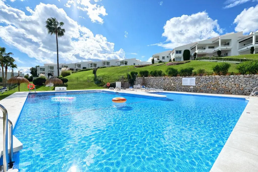 Azahara 1 8B Beautiful apartment frontline golf in popular Aloha