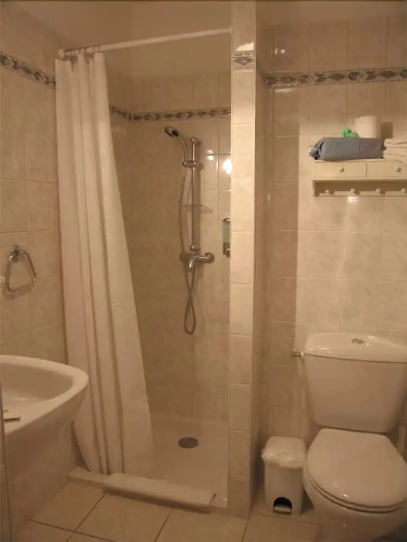 Logis de Guitres - Chambres dHotes