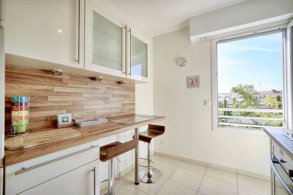 3 pi ces Terrasse et Parking A2b237