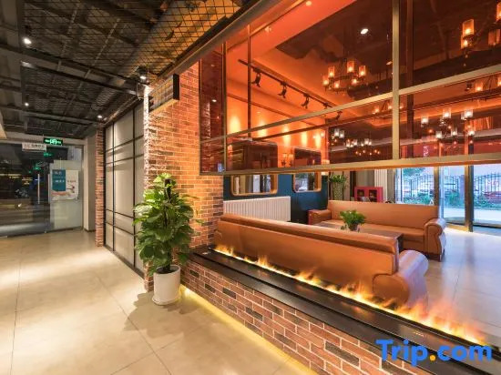 James Joyce Coffetel (Beijing Dongba Chaoyang High-speed Railway Station East Square)