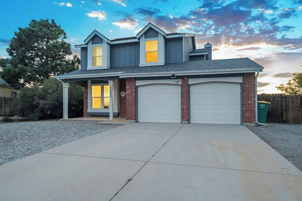 Modern 6BR Home in Briargate