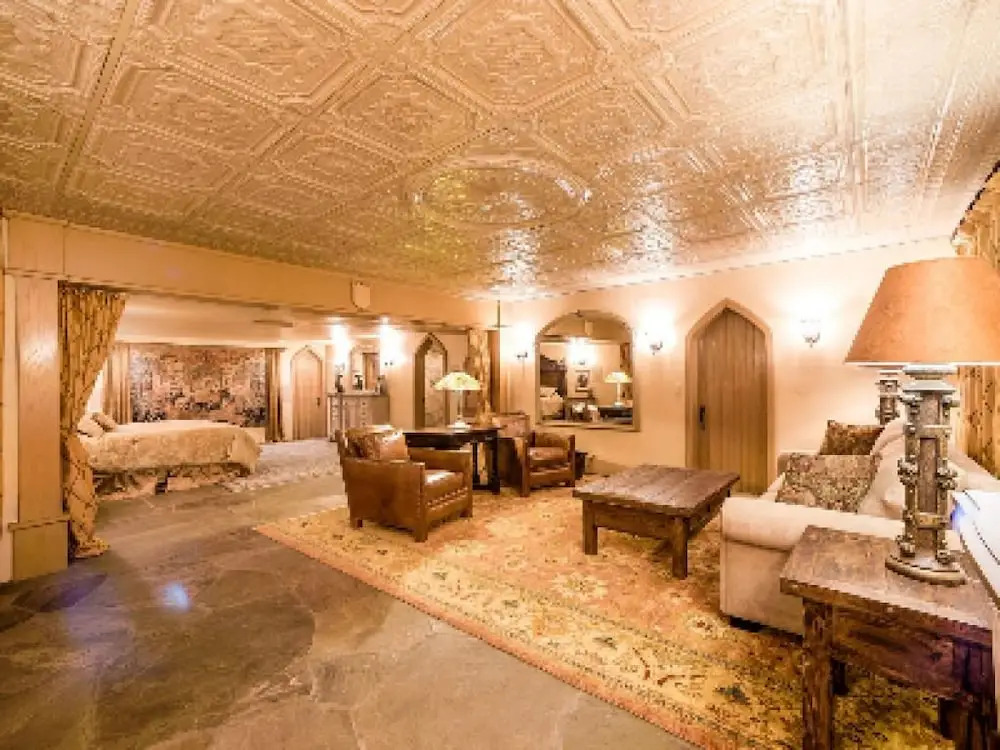 HIGHLANDS CASTLE overlooking Lake George plus 2 other CASTLES & SUITES