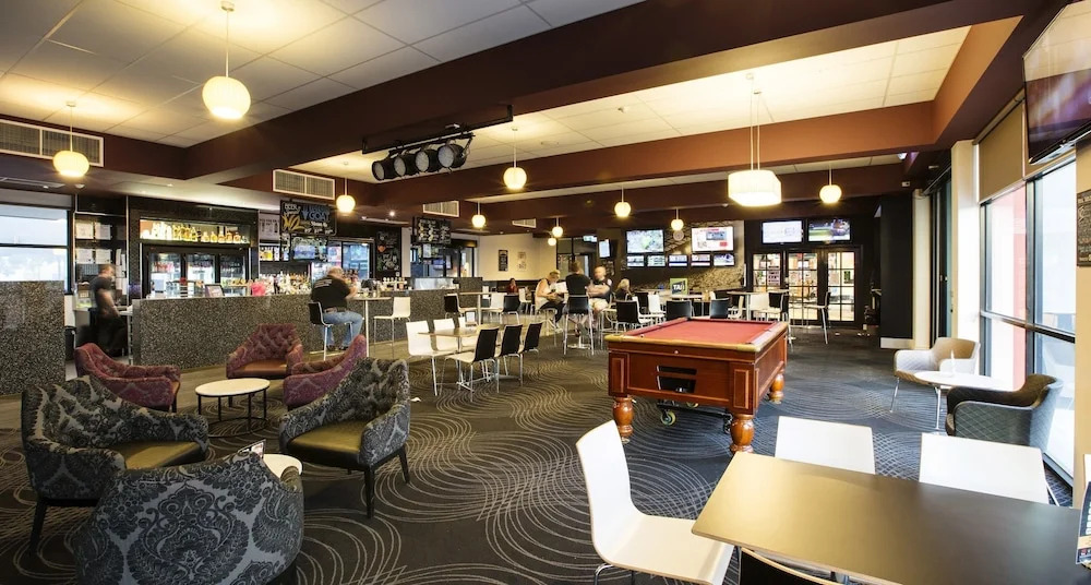 Skyways Hotel Airport West