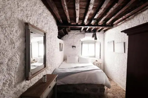 Keresbino Hydra Manor House