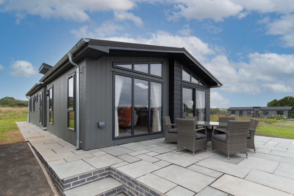 Ael-Y-Bryn - Luxury Lodge, Hot Tub, Three En-Suite Bedrooms
