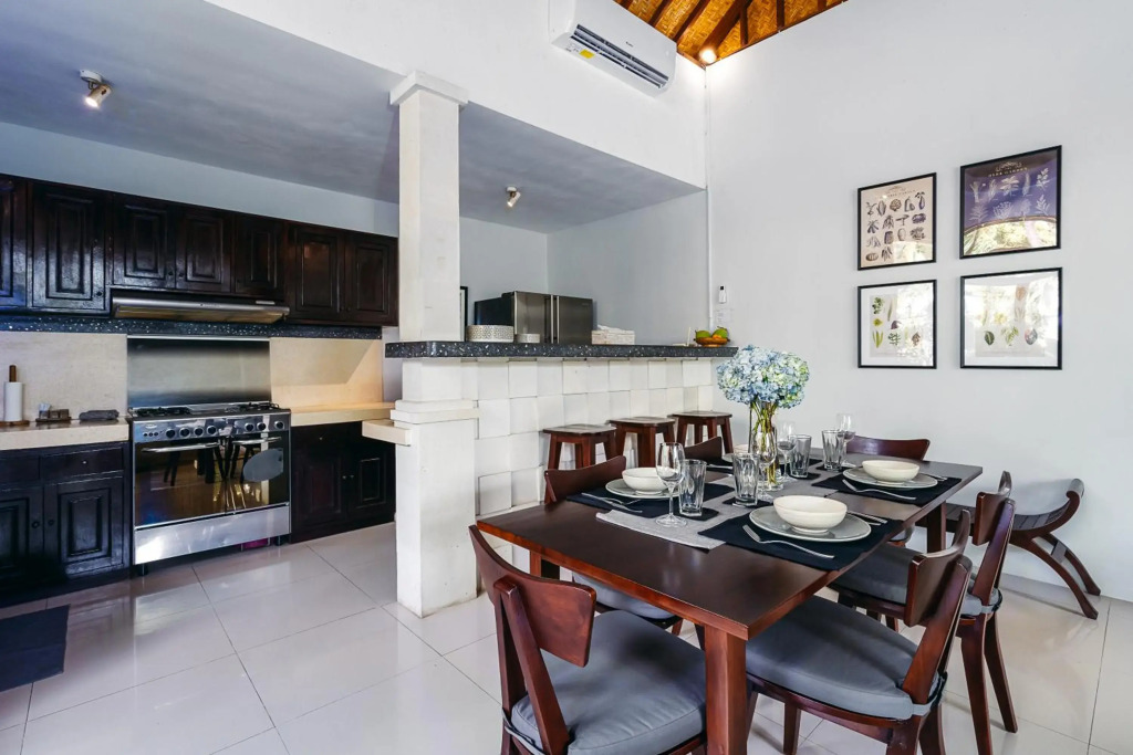 5Min WALK TO Beach - PRIVATE POOL MAHAYANA VILLA