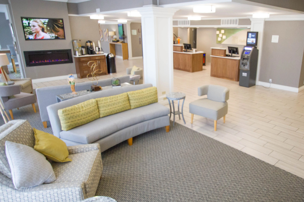 Holiday Inn Bloomington Airport South Mall Area by IHG