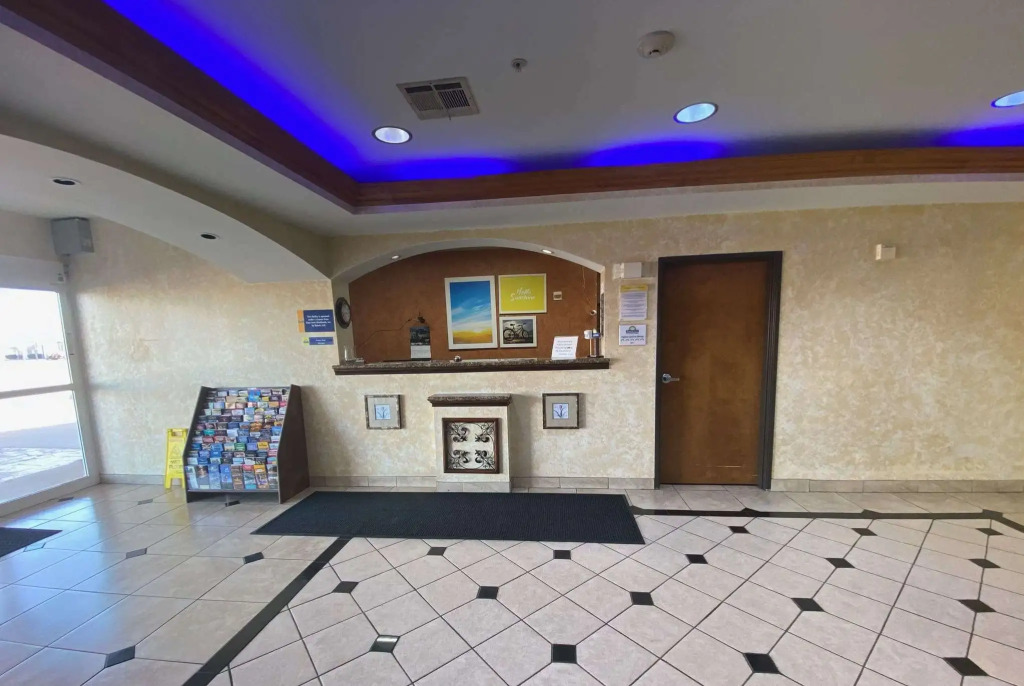 Days Inn & Suites by Wyndham Cleburne TX