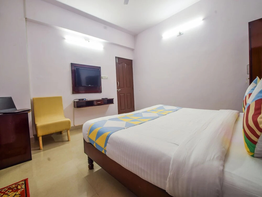 OYO 18861 Home Mount View Stay Goverdhan Villas