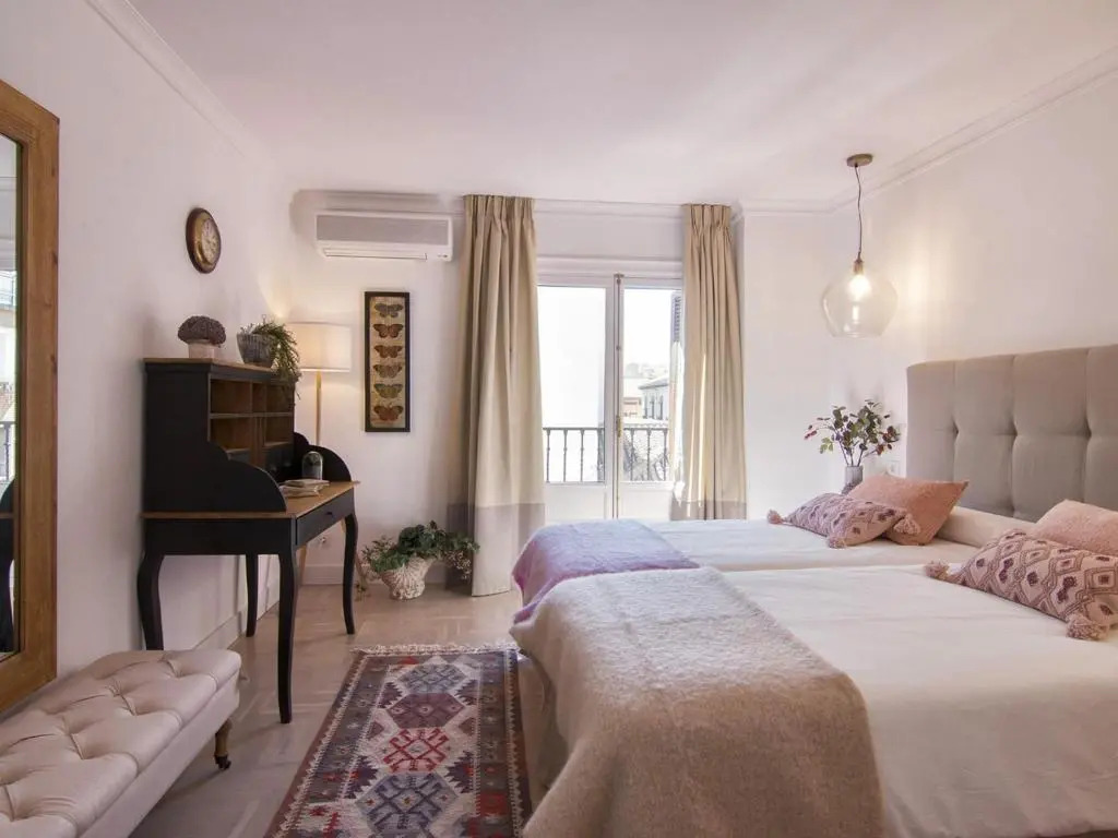 Chezmoihomes Glow and elegant 4 BR apartment in the heart of granada parking free