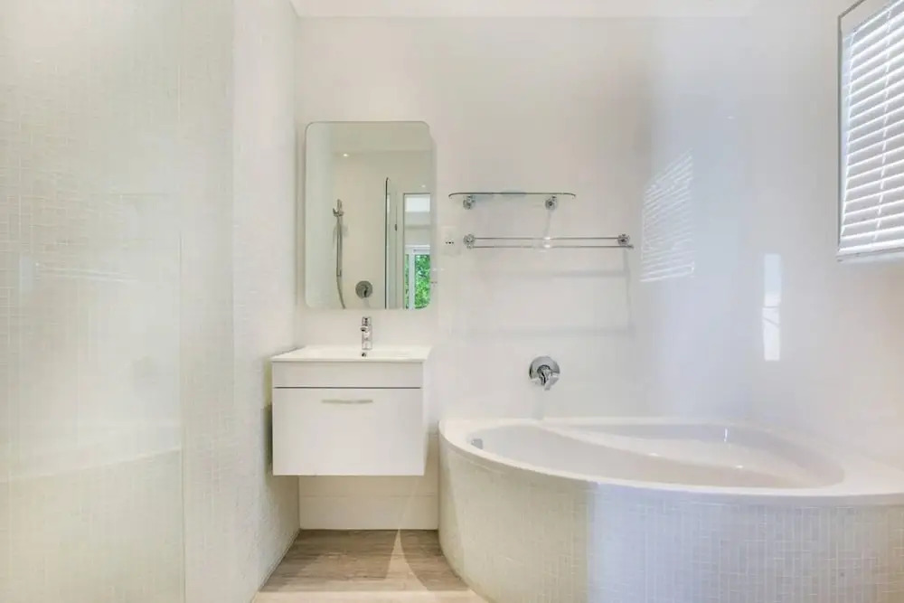 Stylish 2 Bedroom Apartment in Camps Bay Asilvertide