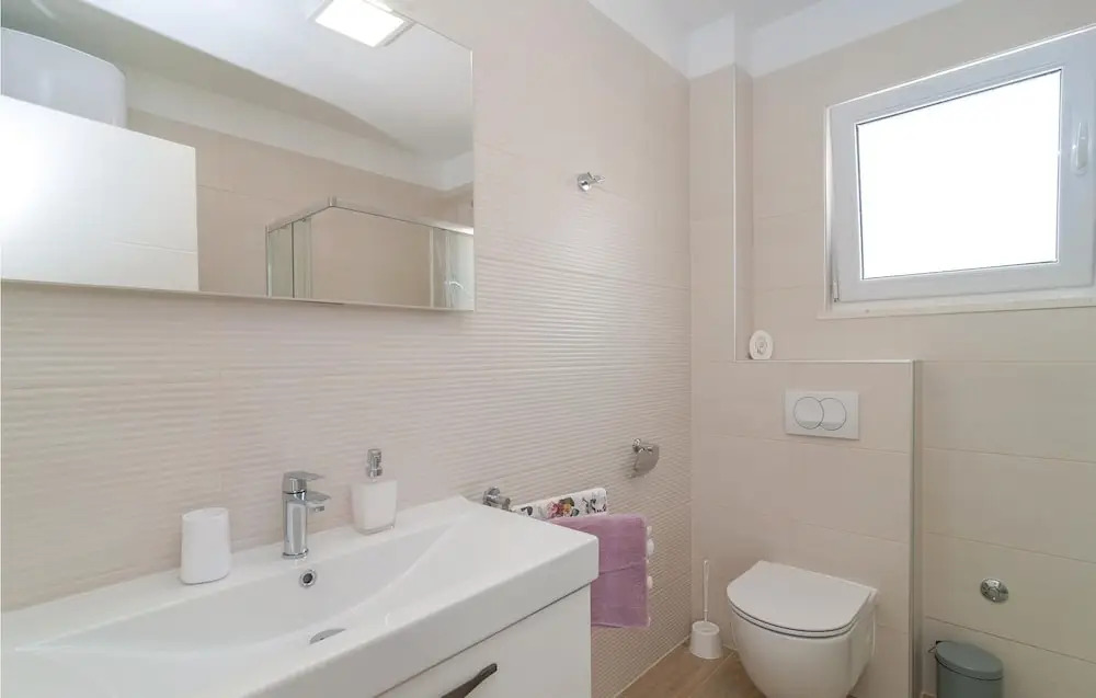 Nice Apartment in Podstrana With 1 Bedrooms and Wifi