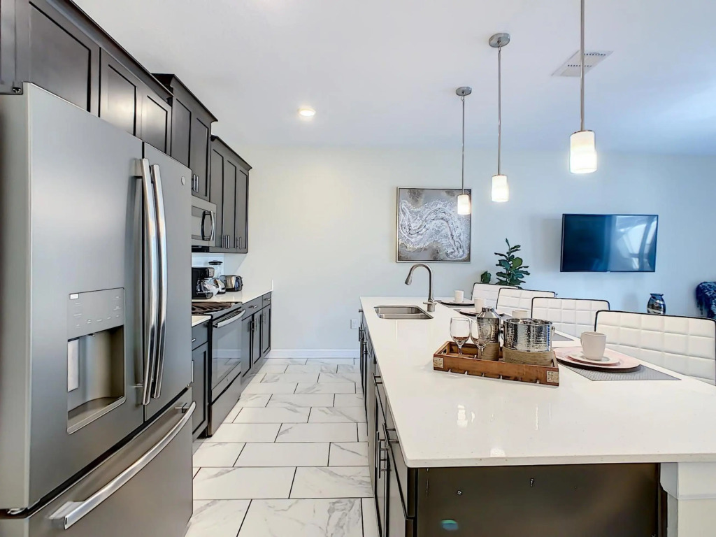 Stunning 4BR Townhouse with private pool and free resort amenities