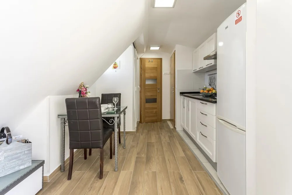 Apartments and Rooms Villa Erede
