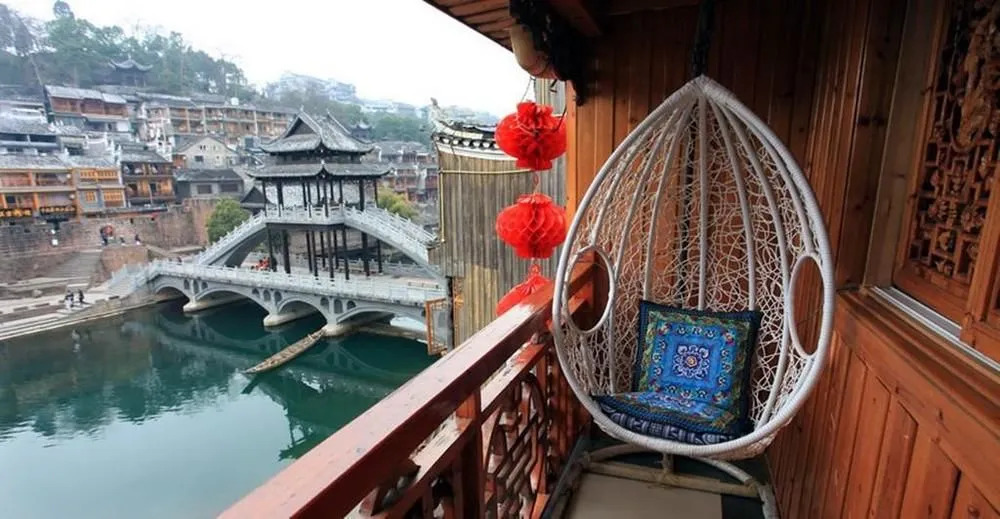 Yijianglou River View Inn (Fenghuang Old Town River View)