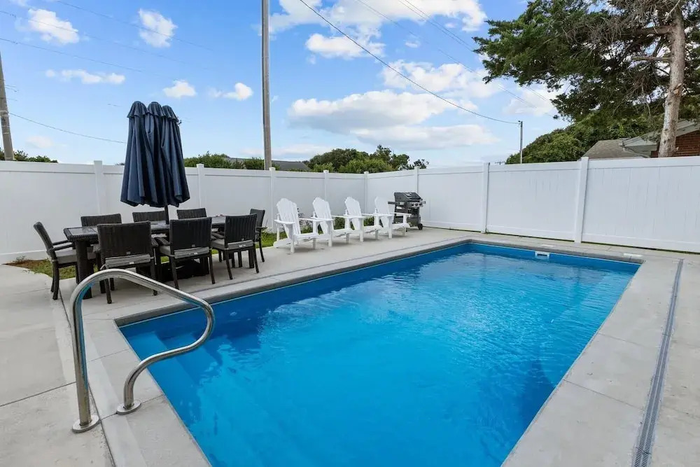 Never Lost 4 Bedroom Home by RedAwning
