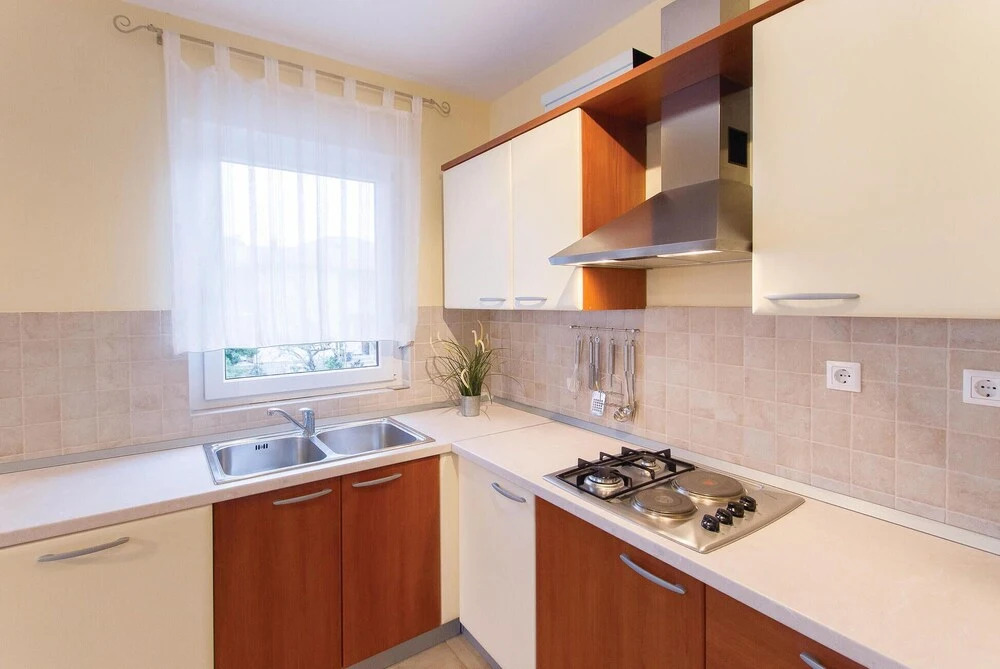Beautiful Home in Palit With 4 Bedrooms and Wifi